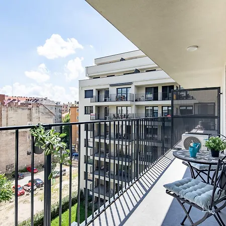 아파트 - Balcony - Brand New - Sunny *
